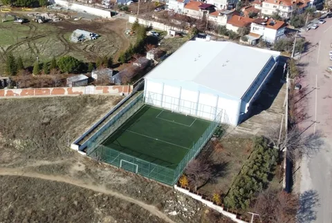Demirci Turgut Özal Kapalı Spor Salonu — havadan görünüm