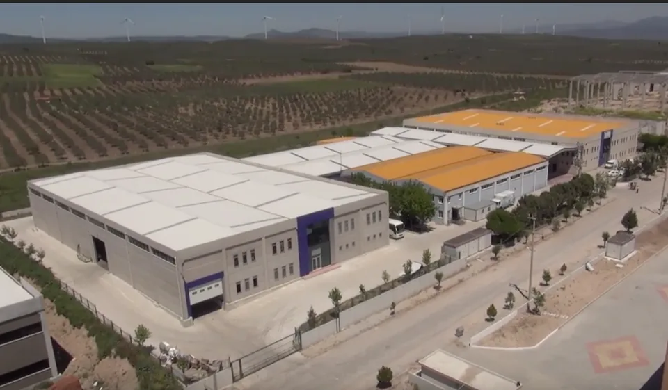 İlke Endüstriyel Akhisar OSB fabrikasının havadan görünümü — anahtar teslim zayıf akım projesi